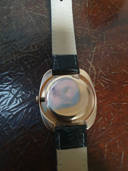 Злотые часы отличное состояние