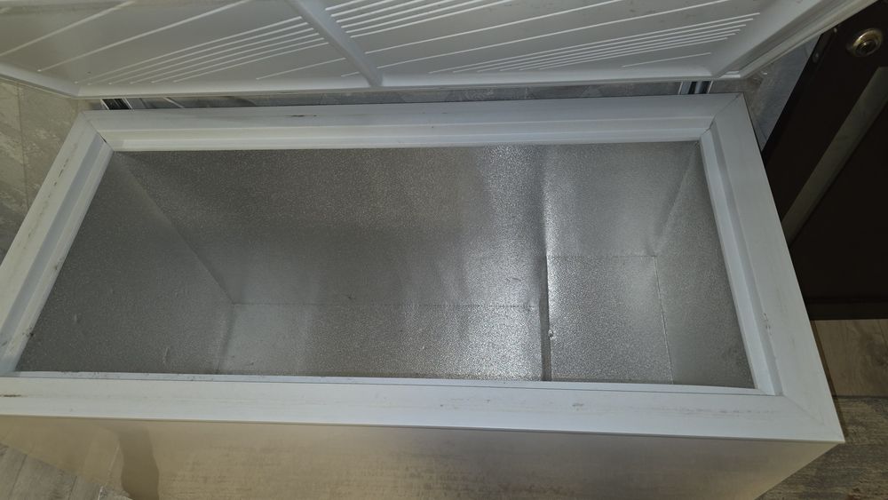 Морозилка почти новая