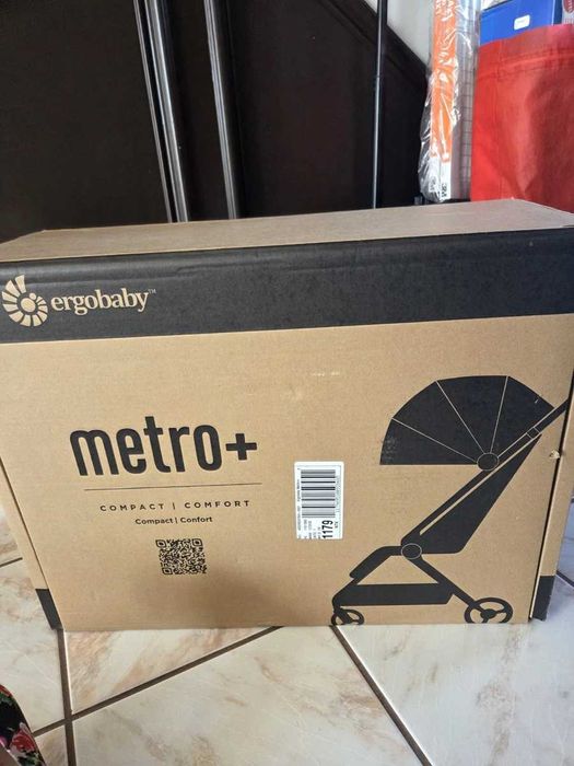 Продавам Ergobaby Metro+ Deluxe – Най-комфортната компактна количка с включени аксесоари