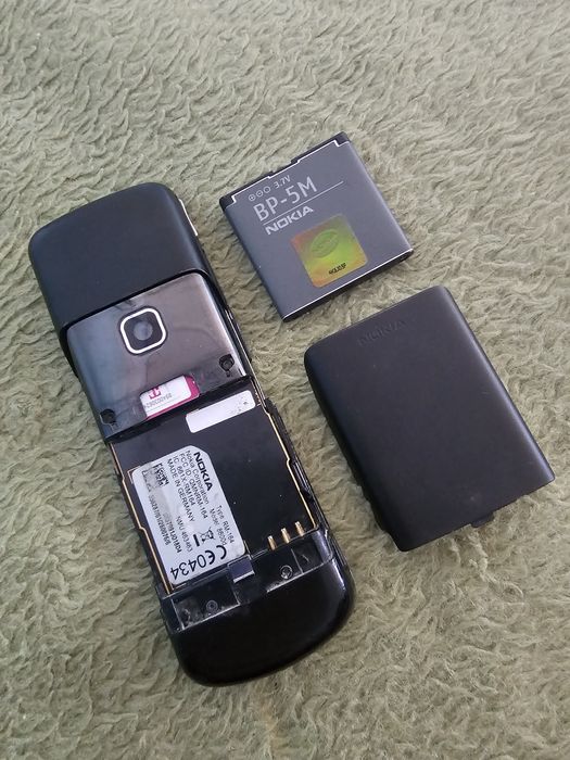 Vând Nokia 8600 Luna