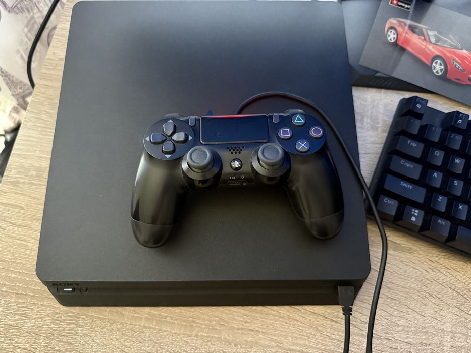 playstation 4 със два джойстика