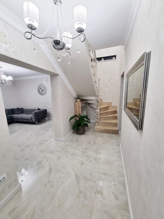 Vila Navodari, direct proprietar