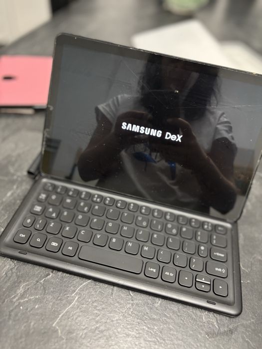 Таблет с клавиатура Samsung tab 4 10.5inch.