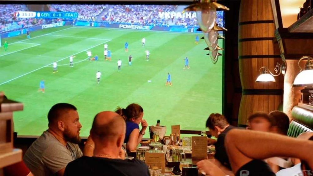 Аренда видео проекторы, микрофоны с колонками для проведения мероприят