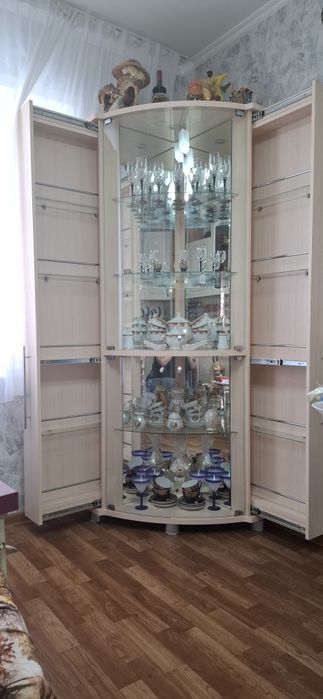 Продам шкаф для посуды
