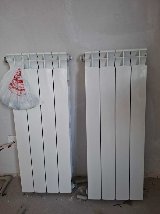 Продавам 2 бр. нови алуминиеви радиатори, 800 мм, по 4 глидера