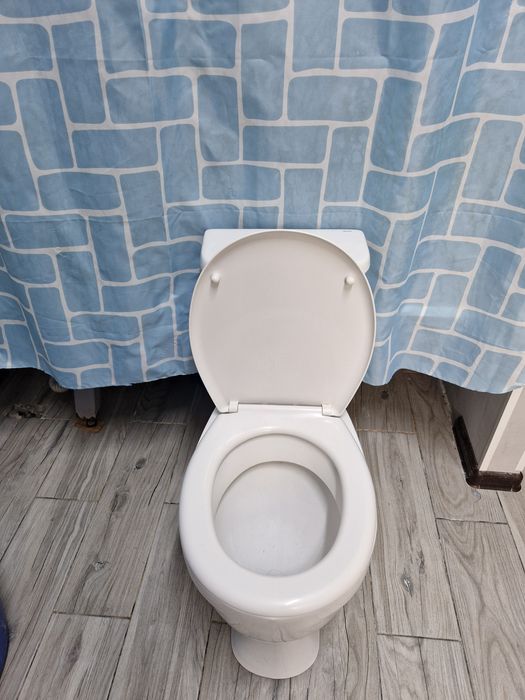 Продам унитаз  в отличном состоянии