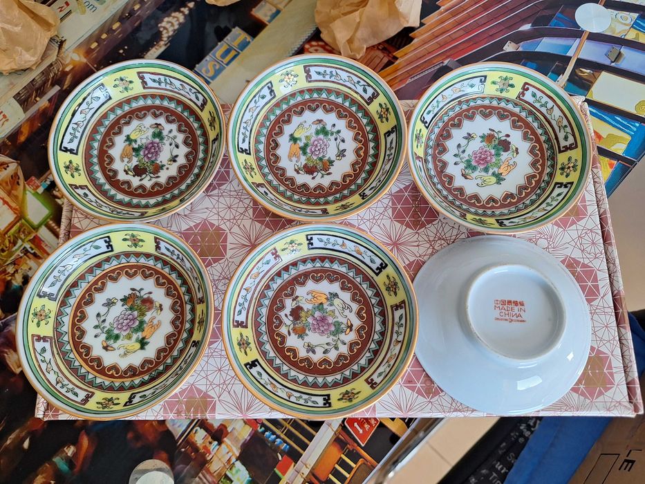 Farfurii cu foita de aur aduse din China in anul 1935.