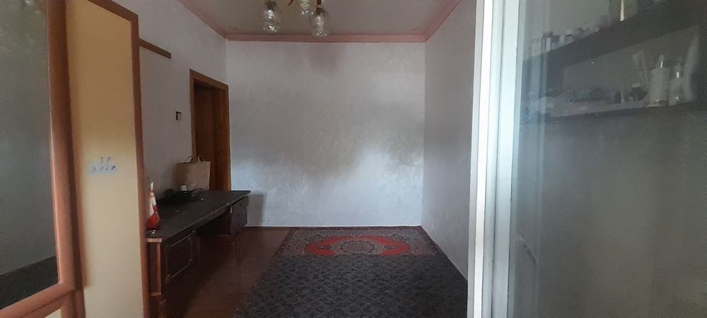 Kvartira qizlarga sheriklikka srochno bez makler