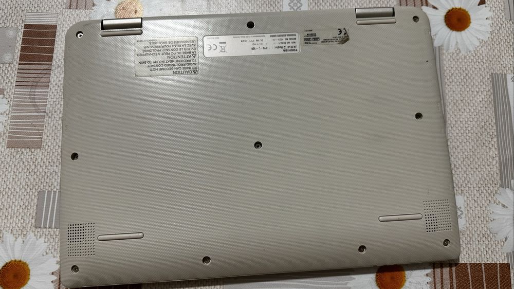 TOSHIBA Satellite Radius 11 L10W