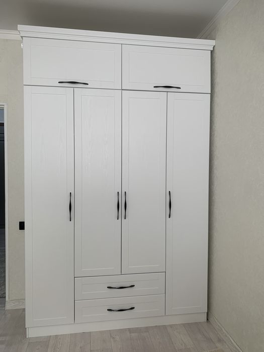 Белый шкаф, в отличном состоянии