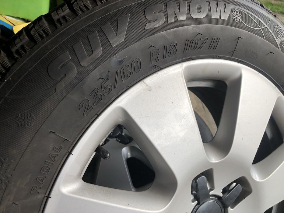 Vand anvelope de iarna cu jante 235/60 r18 audi/vw