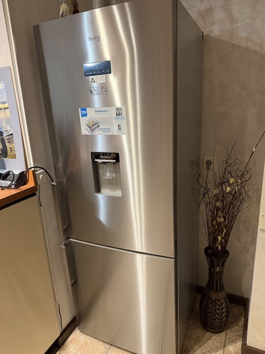 Хладилник с фризер Beko