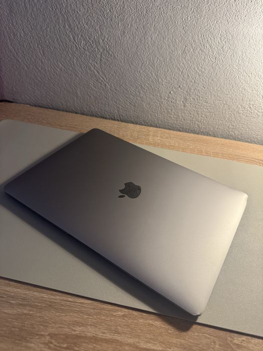 MacBook Air 13” Retina 2018, i5, 8GB RAM, Space Grey