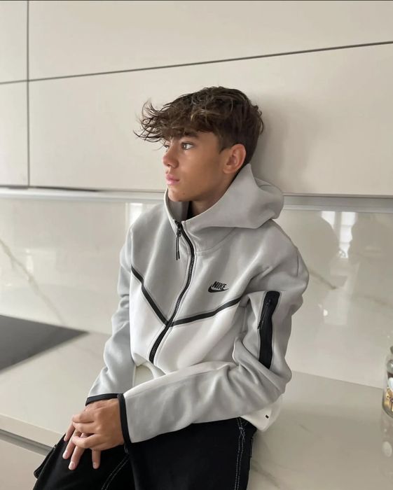 Nike tech fleece Red