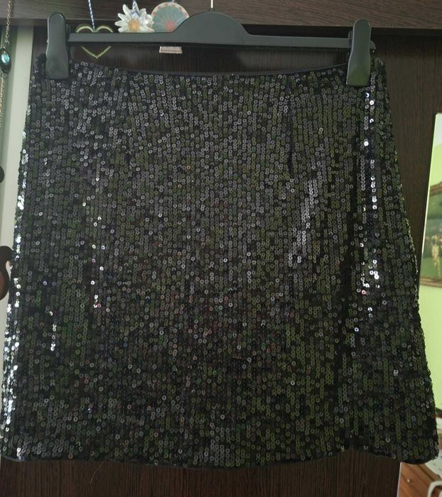 Fusta neagra cu paiete