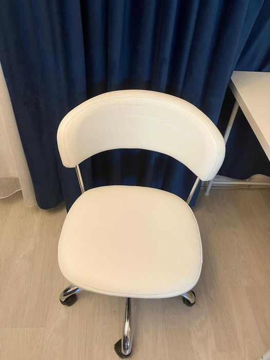 Scaun birou JYSK SNEDSTED alb, reglabil, folosit