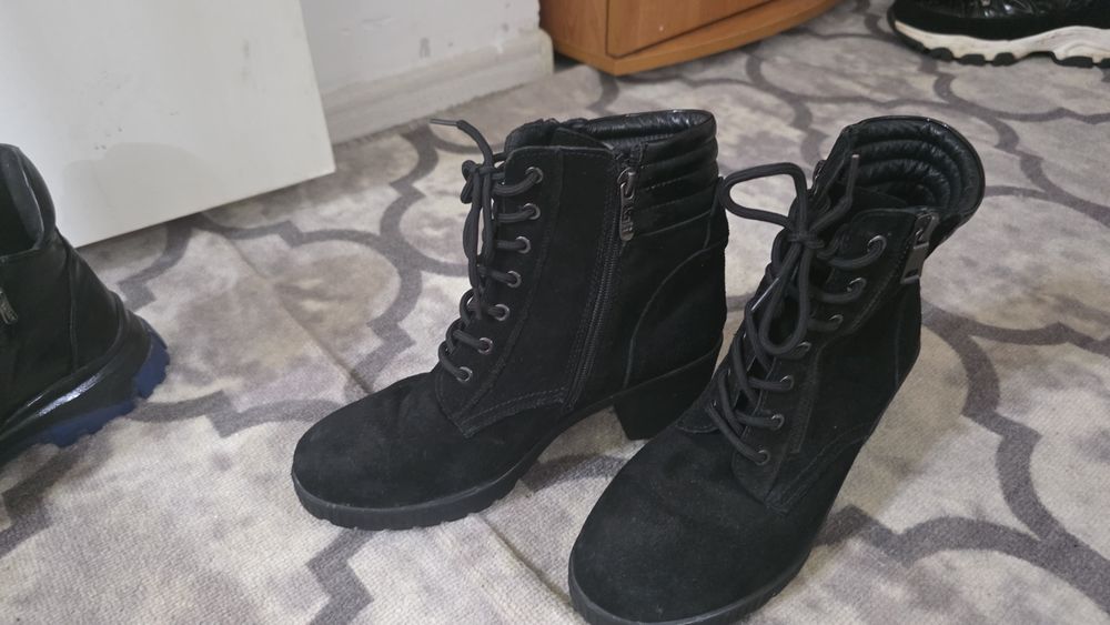 Продам на весенний осенний сезон размер 42