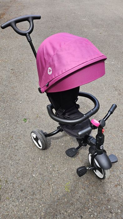Tricicleta pentru copii Coccolle Spectra Magenta ultrapliabila, cu scaun reversibil cu pozitie de somn de la 1 an si roti din cauciuc