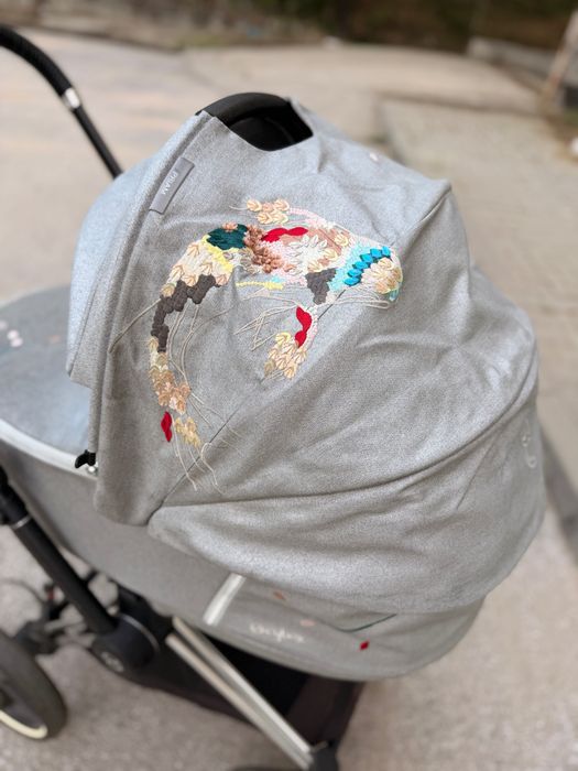 Бебешка количка Cybex Priam с бродерия
