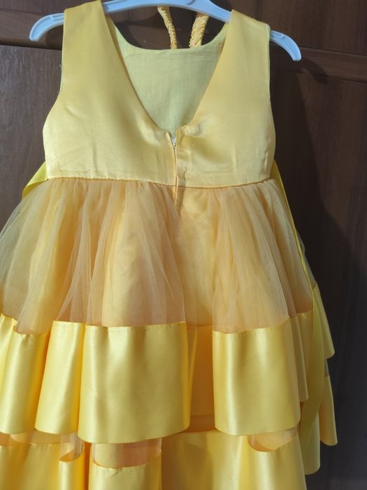 Платье праздничное.