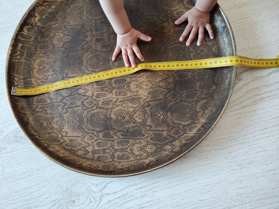Tavă mare aurie, diametru 50 cm, nouă