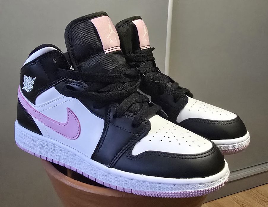 Nike Air Jordan  1 Mid