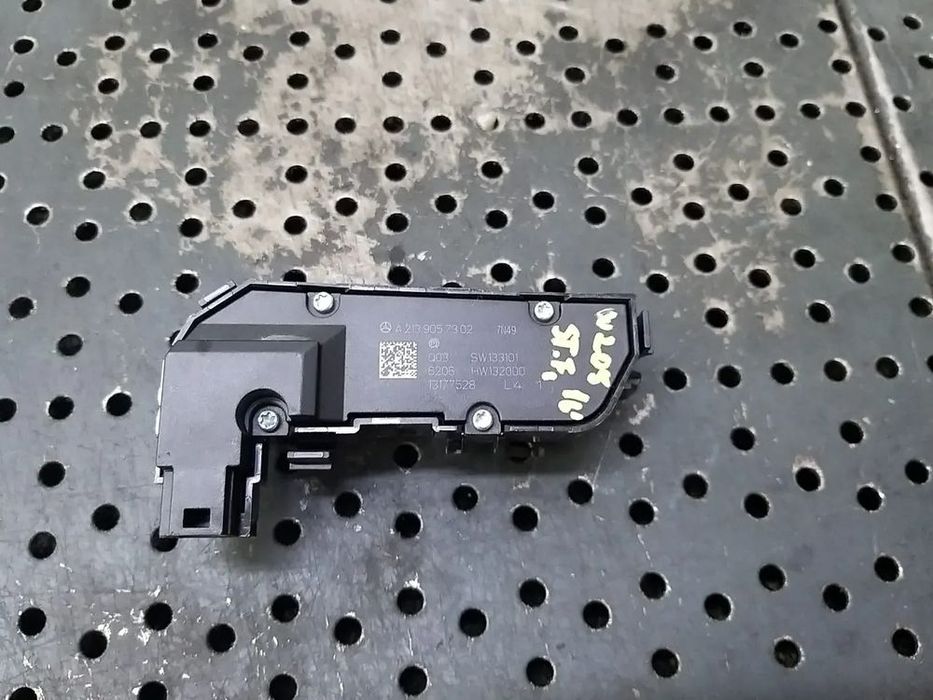 Buton incalzire scaun stanga fata mercedes c class w205 a2139057302