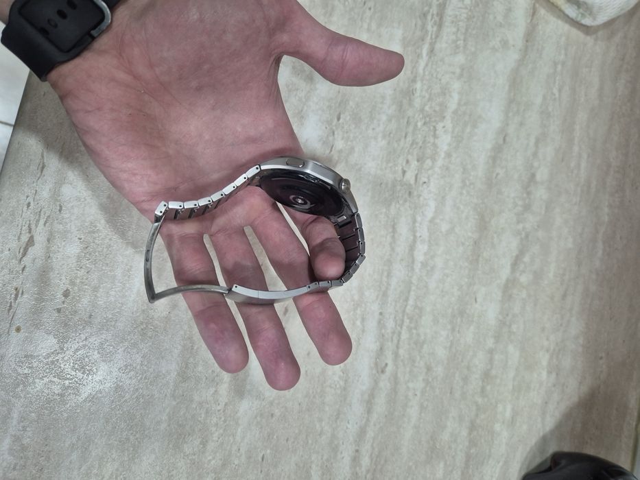 Продам часы Huawei