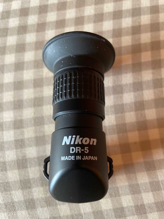 Vizor Nikon DR-5 pentru vizualizare în unghi drept