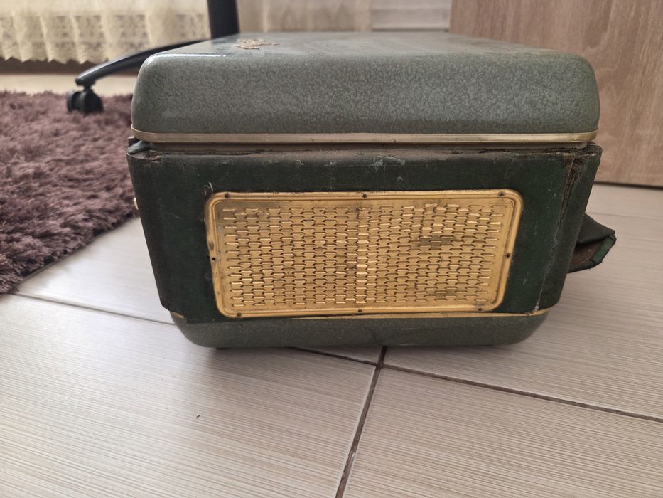 Magnetofon functional Tesla are si benzi