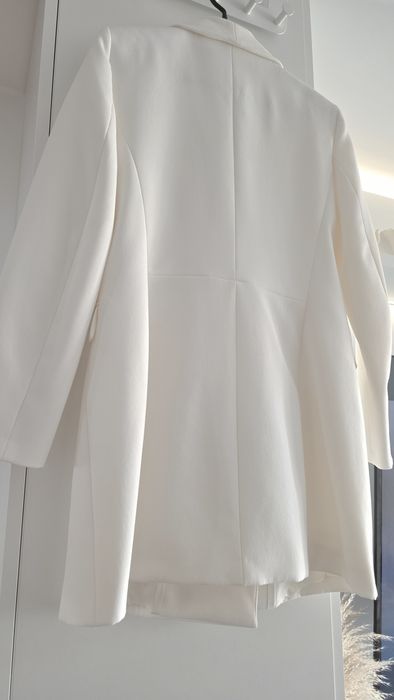 Елегантен бял блейзър Zara
