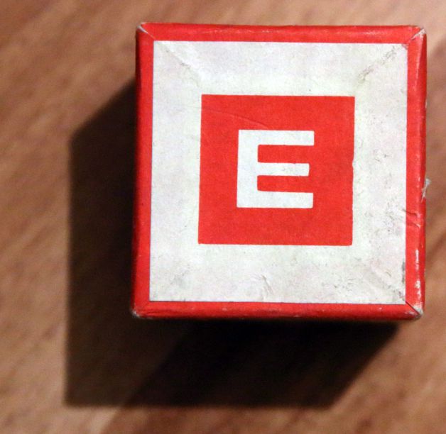 Продавам колекция стари кутии