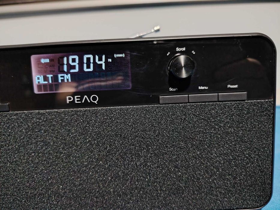 PEAQ  DAB+Radio  model PDR100, radio FM, DAB+, AUX.
