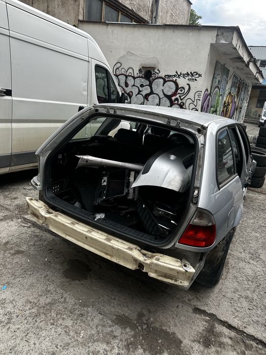 BMW 320D facelift на части