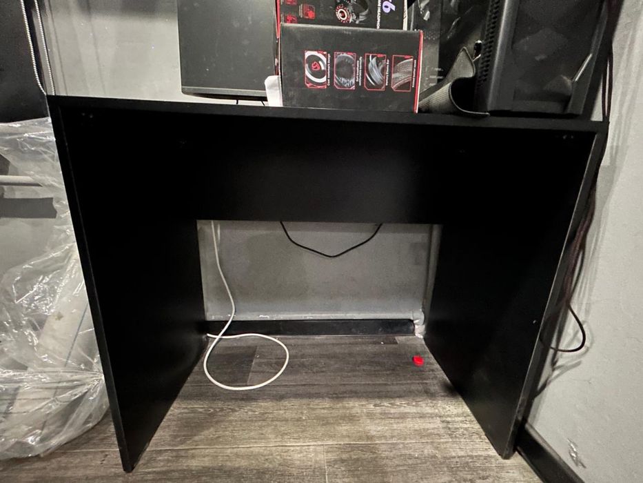 Продаю писменные столы