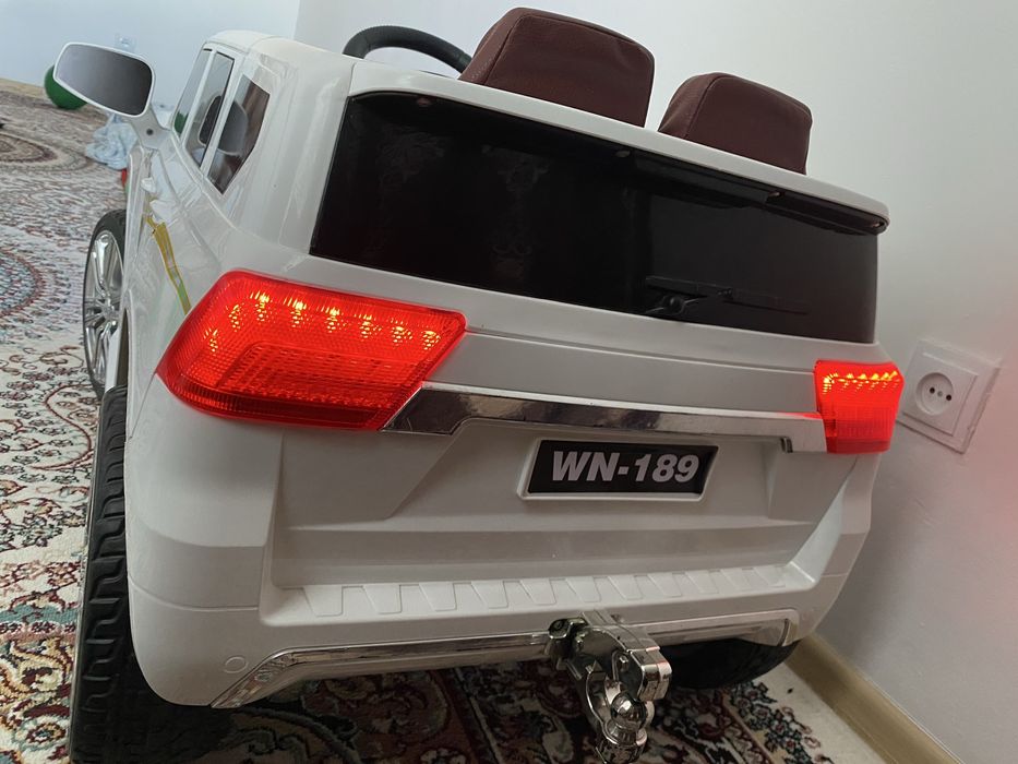 Машина ойыншык жане диван сатылады!