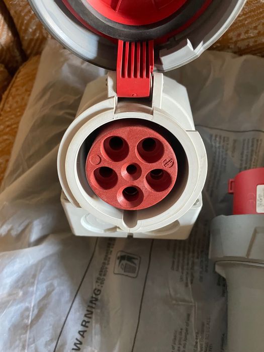 Вилка и розетка трехфазная Mennekes (Germany)