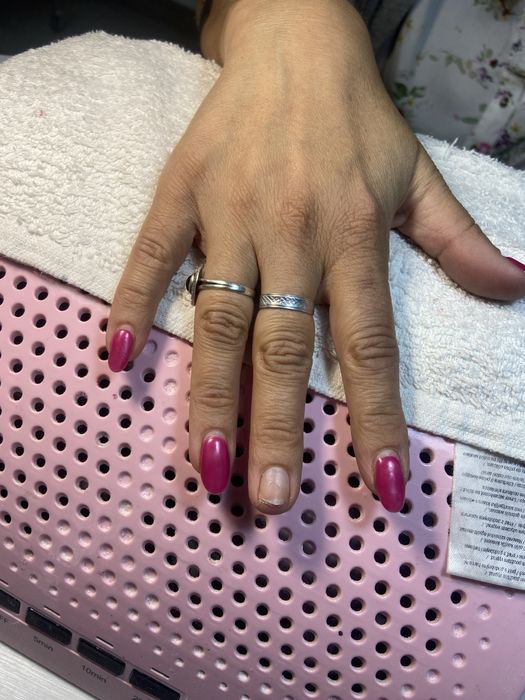 Unghii cu gel si oja semi