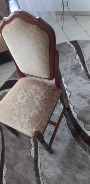 Vand 4 scaune pentru sufragerie
