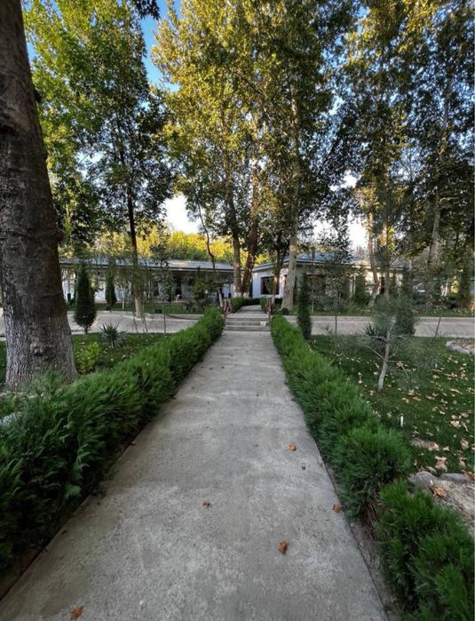 Продается шикарная зона отдыха ! Территория 99 соток .