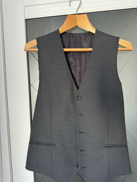 Костюм тройка серый 48 размер