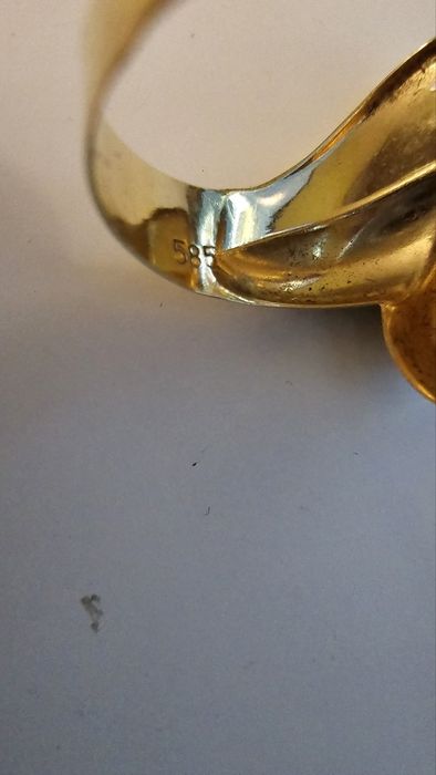 Продавам златен пръстен