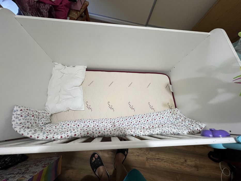 Детска кошарка с матрак и въртележка