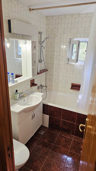 Dau in chirie Apartament cu 4 camere, 2 bai, str. Pasteur, foarte aproape de UMF