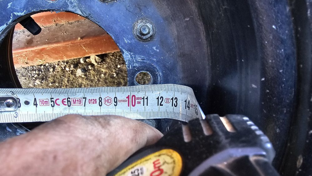 Продавам 2 броя задни гуми със джанти за атв 8 цола