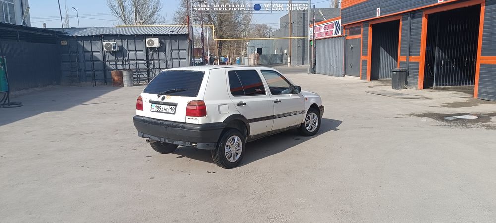 Продам Гольф 3  1.8