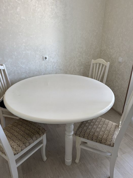 Продам стол и стулья