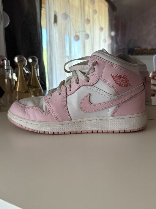 Nike Air Jordan 1 Mid розови