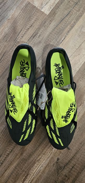 ПодаръОригинални футболни бутонки. Limited edition